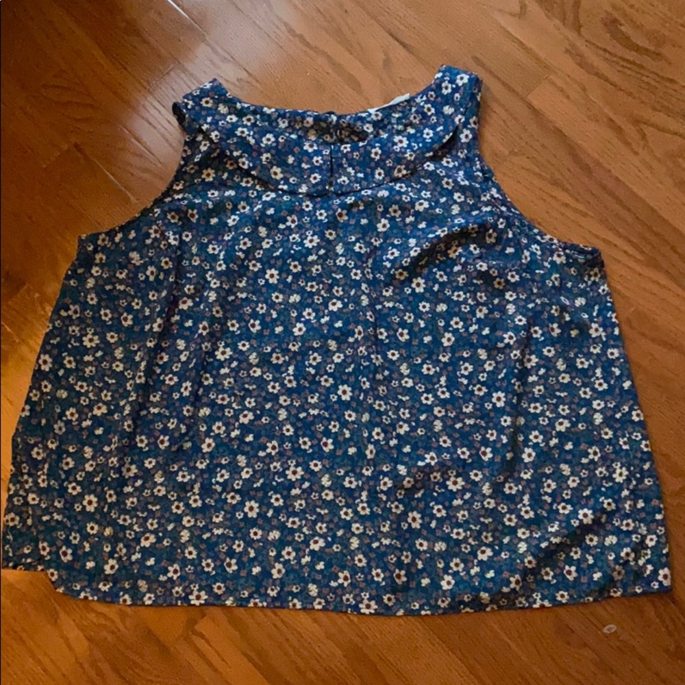 Pretty floral shell top